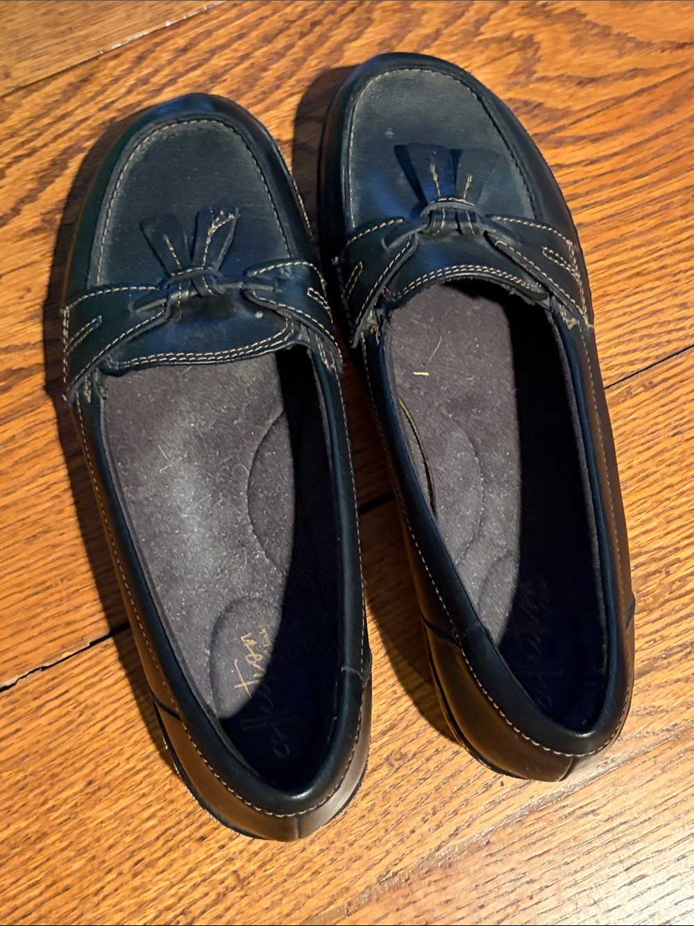 Clarks Black Leather Women's Tassel Slip-On Loafers